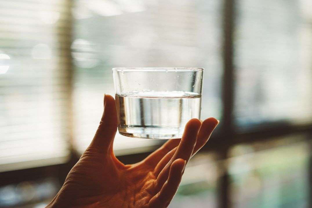 כמה עולה לך לשתות מים? בדקת פעם מי החברות שקיימות בשוק?